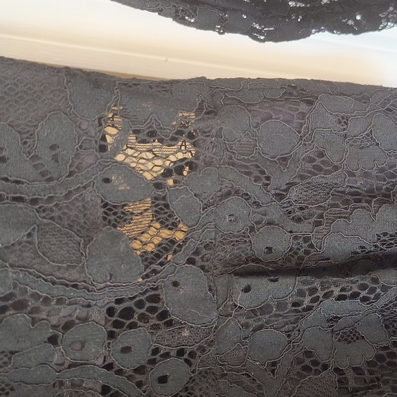 Beautiful fully lined lace dress sz. M see thru ar the waist line never worn new - Picture 3 of 7